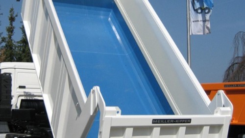 车厢滑板减少物料粘连，一种高效、耐用的卸货工具