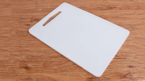 健康厨房新选择：PE菜板为何成为现代家庭新宠