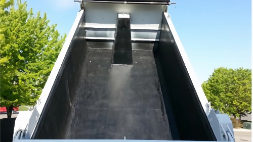 铺车底塑料板轻松卸车告别粘料烦恼