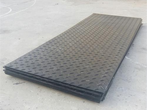 临时铺路材料的选择：塑料铺路板的特性与应用