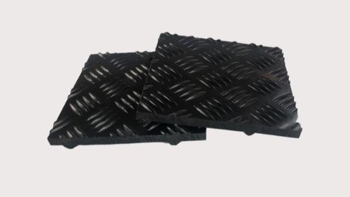 不会开裂、变形的聚乙烯路基板，堪称泥泞道路的救星