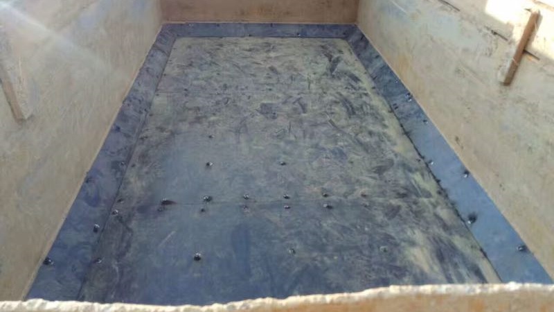 聚乙烯车厢滑板：工程车卸湿土难题的克星